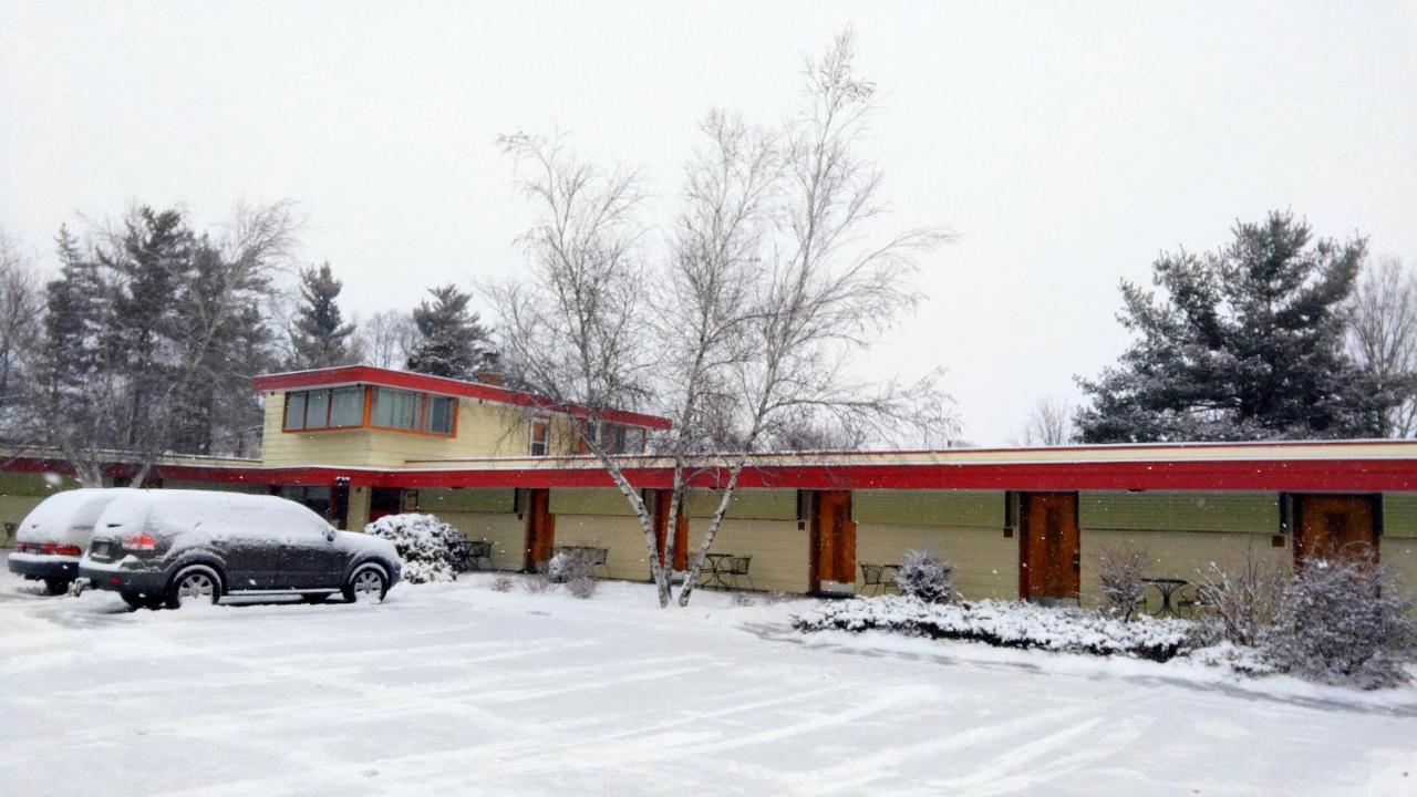The Usonian Inn Llc Спринг-Грин Экстерьер фото