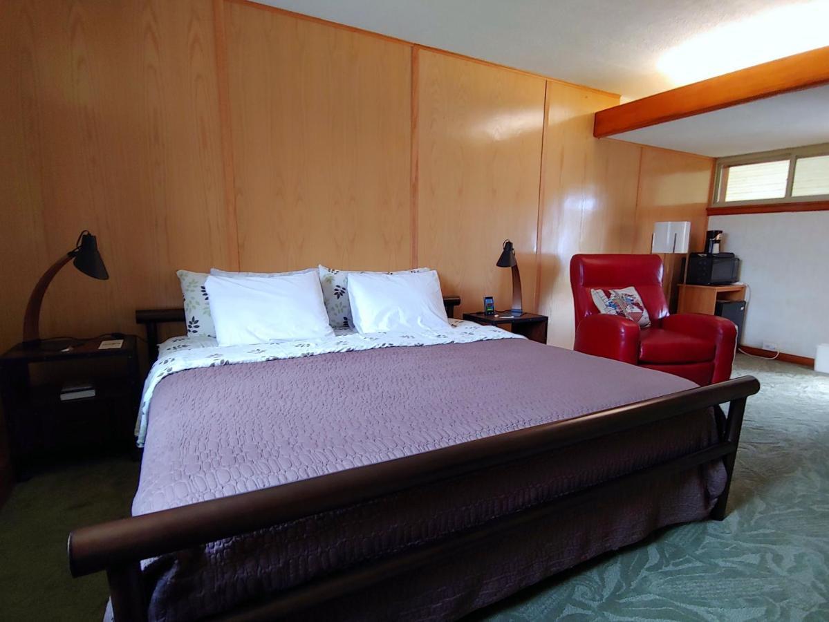 The Usonian Inn Llc Спринг-Грин Экстерьер фото